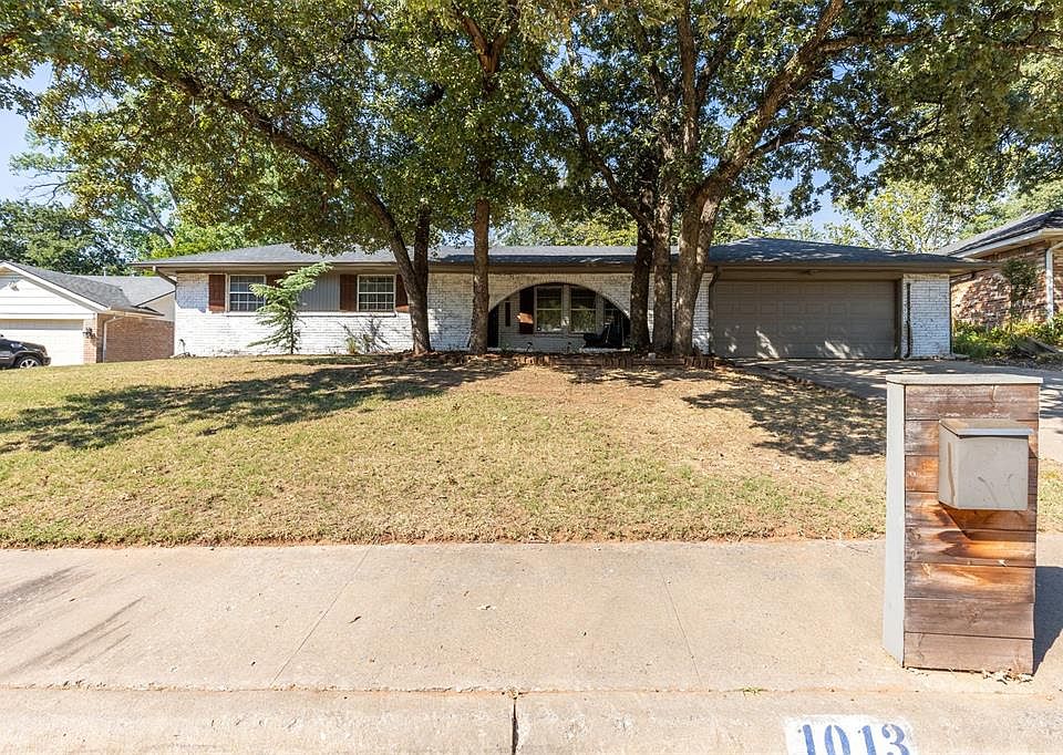 1st image of 1013 Mary Lee Ln