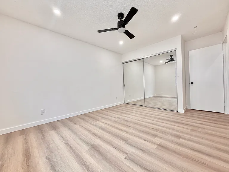 21500 Califa St #163 — Photo 10