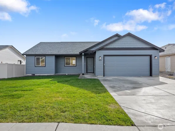 223 Poplar Street NE, Royal City, WA 99357