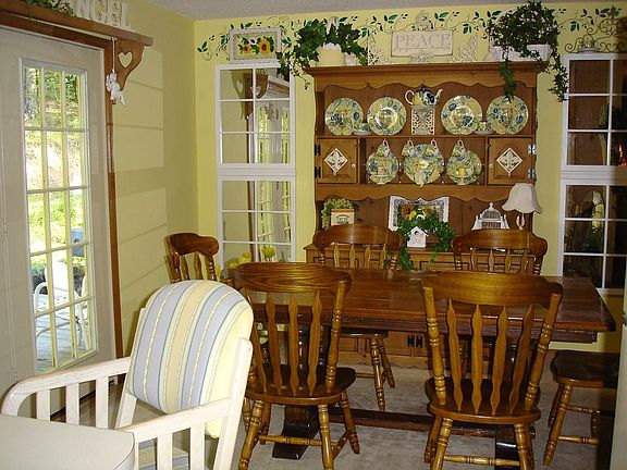 Dining Room - french door leads to back porch