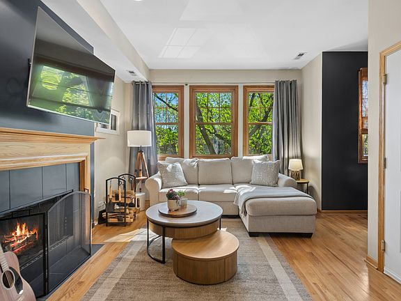 3rd image of 2852 N Damen Ave #2