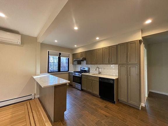 5th image of 43-20 Orient Ave #2