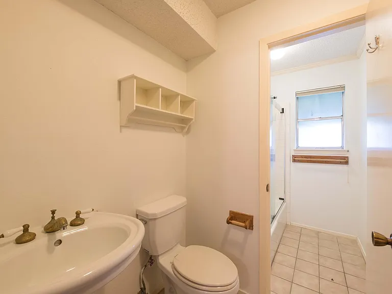 701 The High Rd #A — Photo 16
