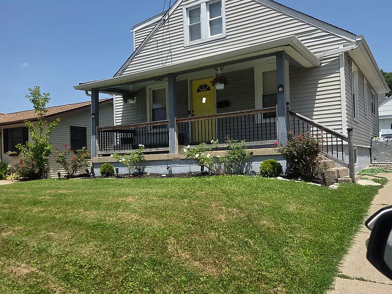Eastern Ave — Photo 1