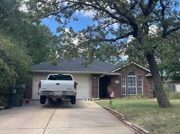 1016 Shadowood Dr, Bryan, TX 77803