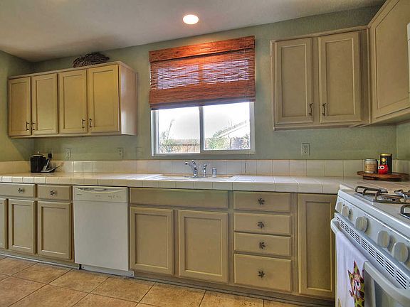 3rd image of 4829 Canfield Cir