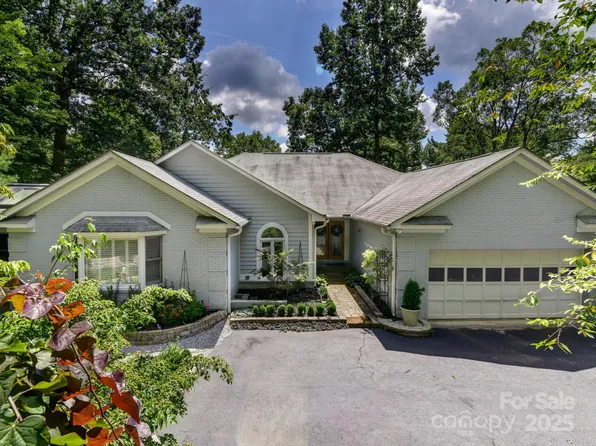206 Glenroy Ct, Flat Rock, NC 28731