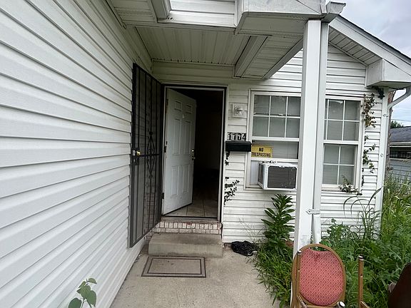 3rd image of 1104 N 41st St
