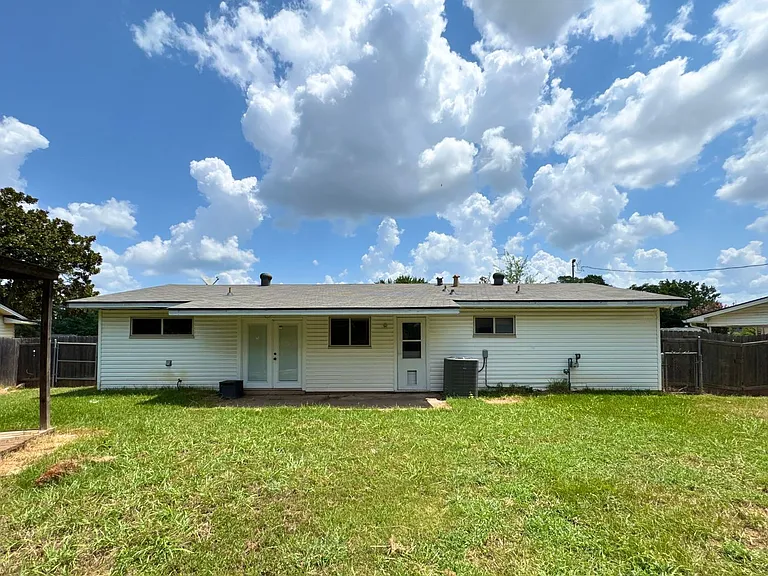 2905 Kirk Ln — Photo 10