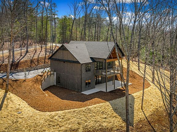 3rd image of 698 Oak Ridge Way