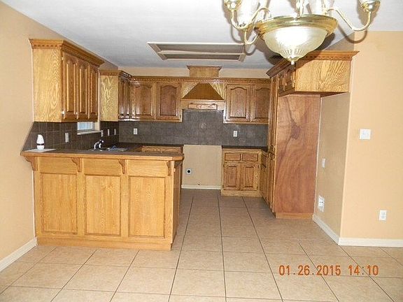 4th image of 1911 Dogwood St