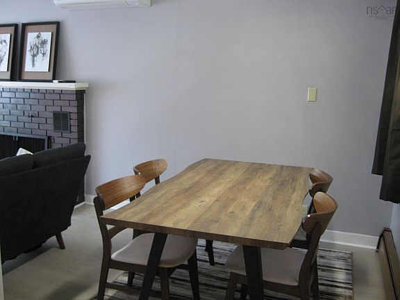 5th image of 85 School St