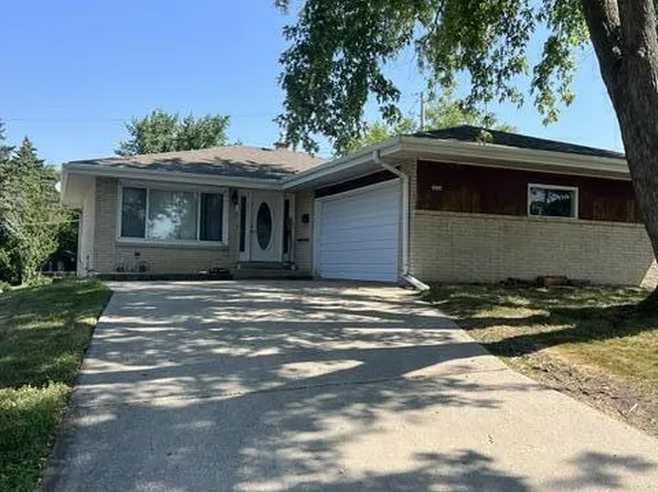 9634 W Rosedale AVENUE, West Allis, WI 53227