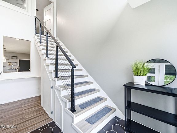 5th image of 910 Katies Way