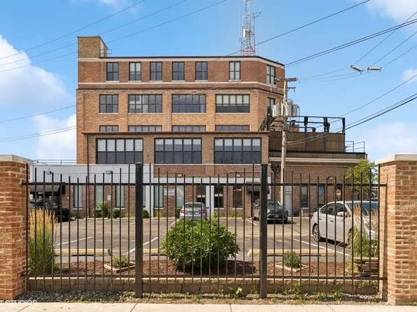 2675 W Grand Ave APT 401, Chicago, IL 60612