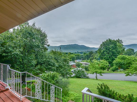 3rd image of 1615 Seward Dr