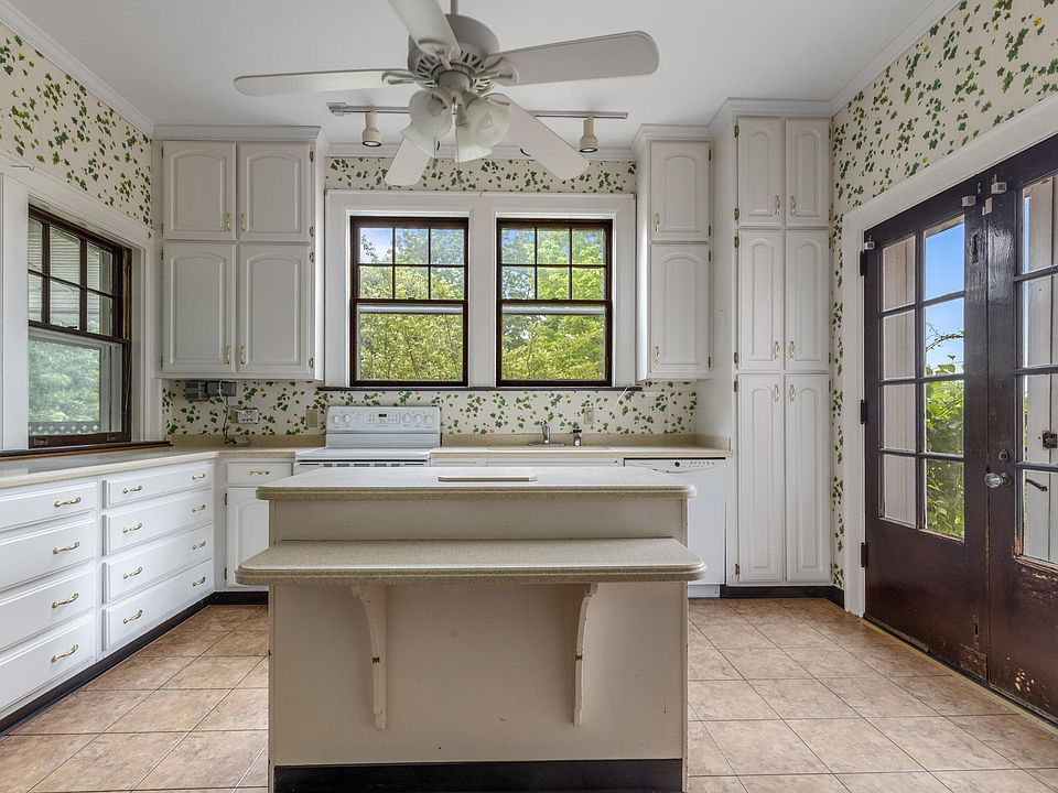 19th image of 209 Browntown Rd