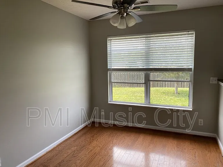 3933 Bridgeview Ln — Photo 10