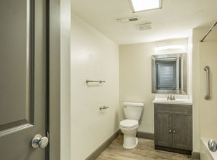 179 4th St #B3, Monteagle, TN 37356