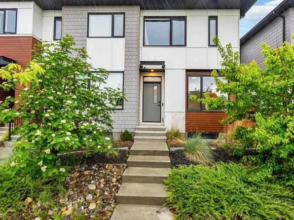 138 S Homestead Blvd NE, Calgary, AB T3J 2G8