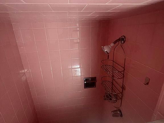 3rd image of 1500 Oakhill Dr