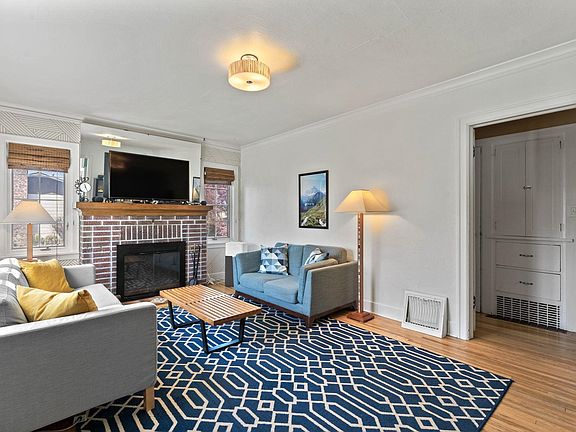 3rd image of 2028 W Shannon Ave
