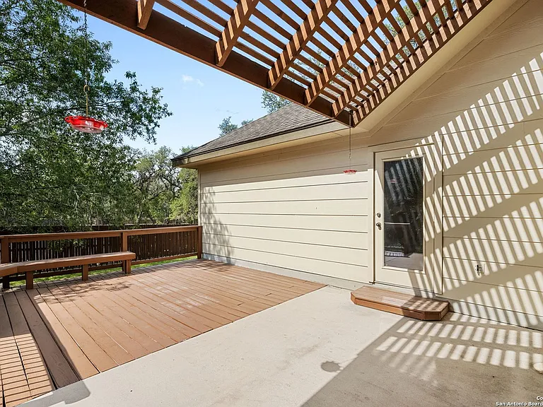 23715 Legend Crst — Photo 23