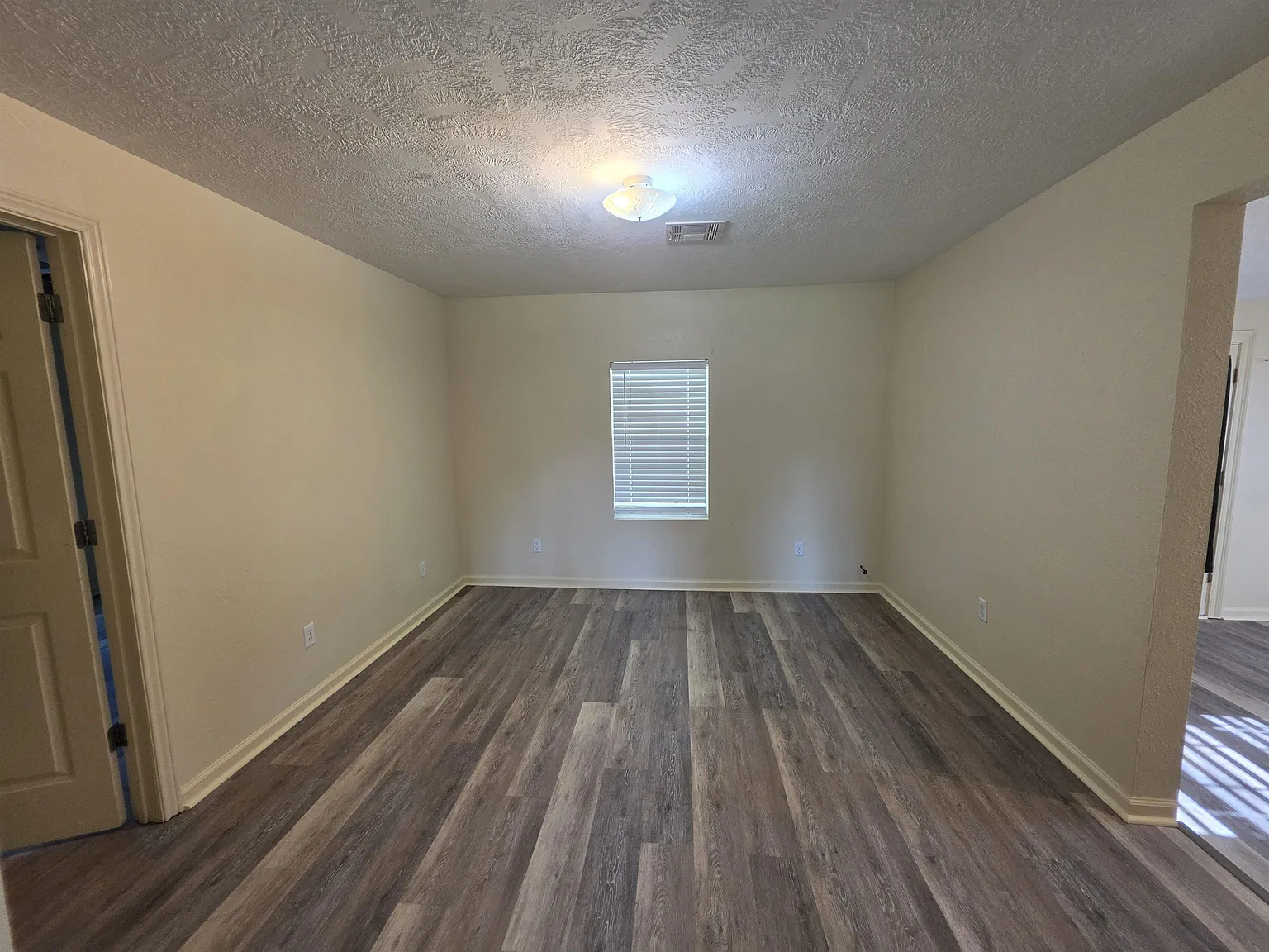 3 bed, 1160 sqft, $1,200 — Photo 4