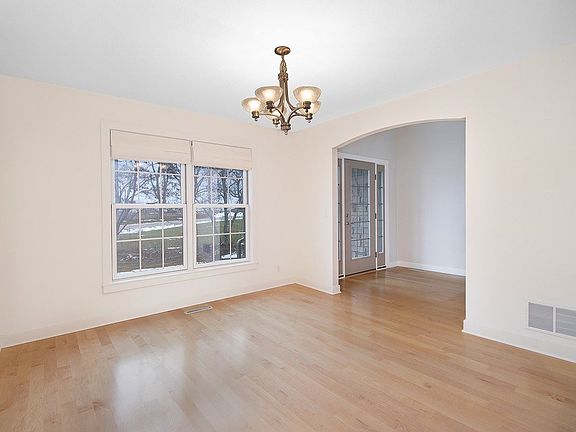 3rd image of 2307 Parkway Dr