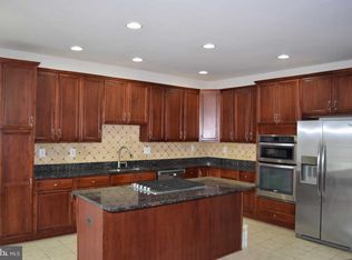 23241 Hanworth St, Ashburn, VA 20148