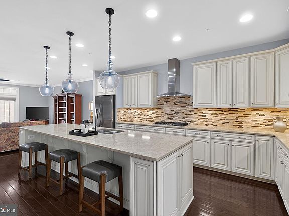 4th image of 4 Wedge Way