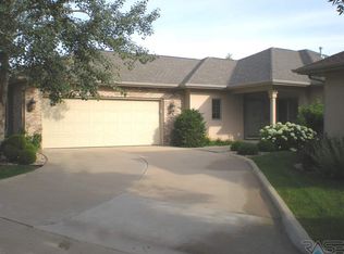 740 E Greenbrier Pl, Sioux Falls, SD 57108