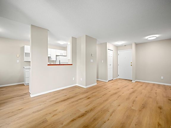 4th image of 698 Aspen Rd #101B
