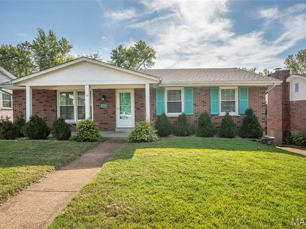 2414 Via Miralesta Dr, Saint Louis, MO 63125