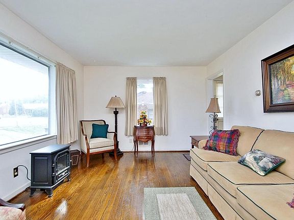 5th image of 2833 Cornell Dr NW
