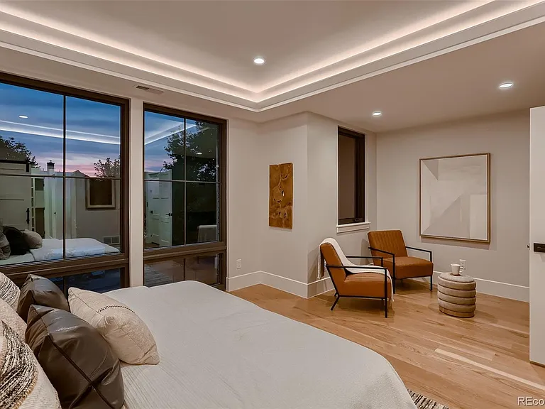 340 Jackson St — Photo 17
