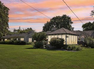 7450 N Skyline Ln, River Hills, WI 53217