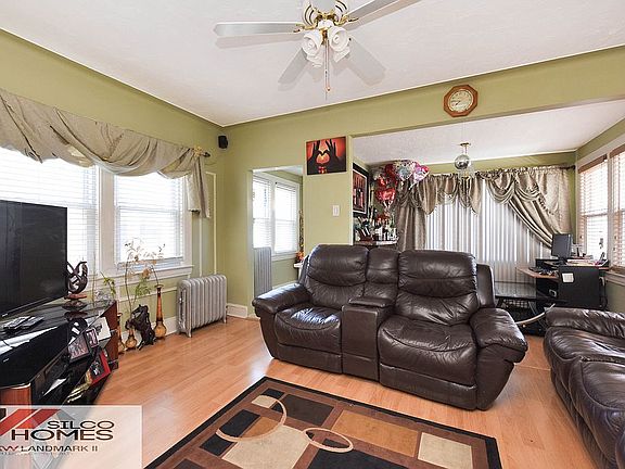 5th image of 264 Bedford Ave