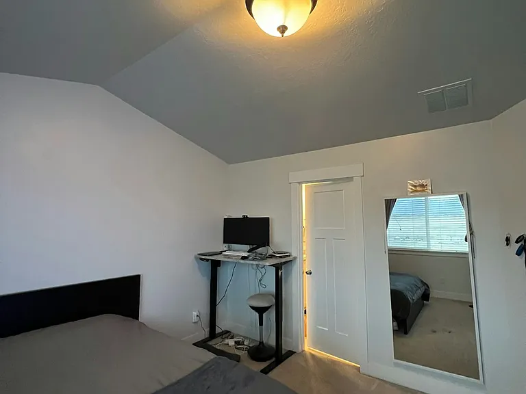 192 W Silver Springs Dr — Photo 3