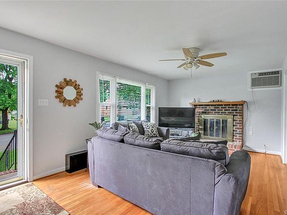 3rd image of 806 Sibley Ave