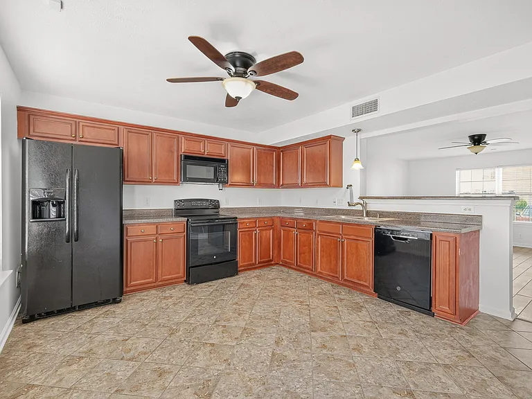 407 Arapaho Dr — Photo 13