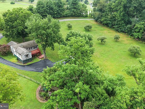 2nd image of 126 Lenape Rd
