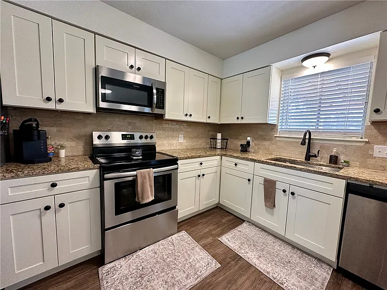 1213 Montreal Dr — Photo 11