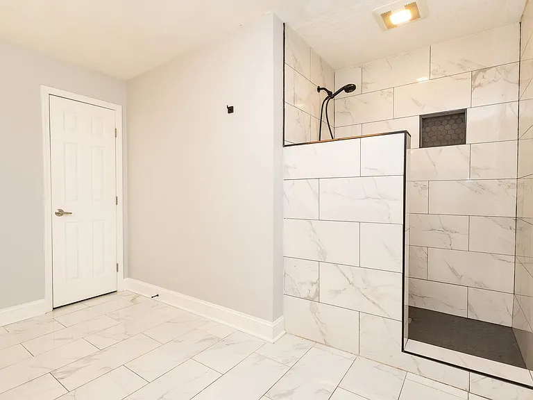 405 Dempsey Ln — Photo 12