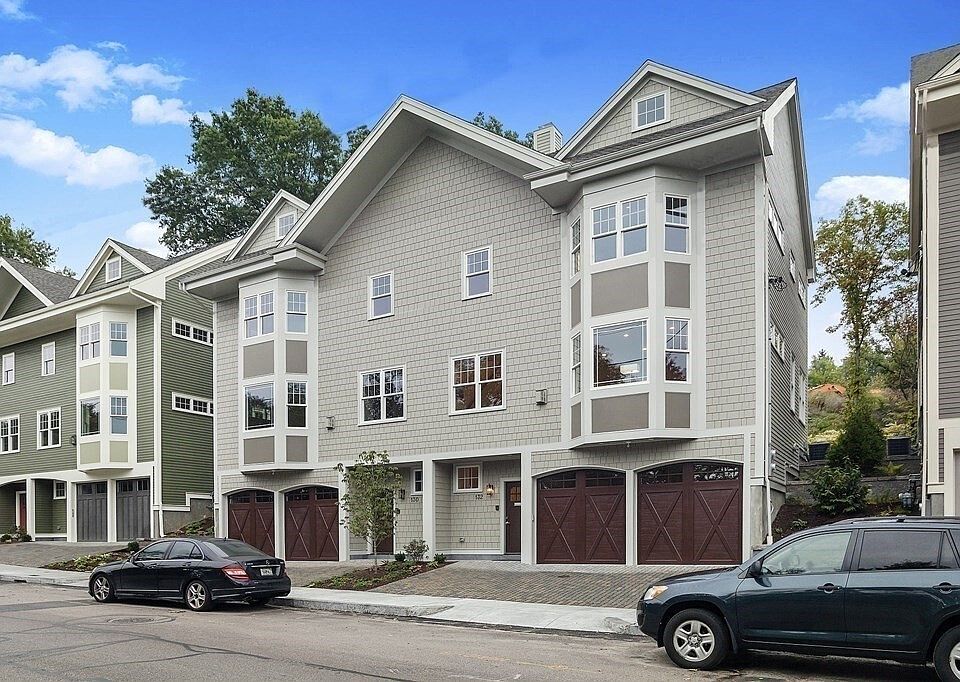 1st image of 130 Newton St Unit 130