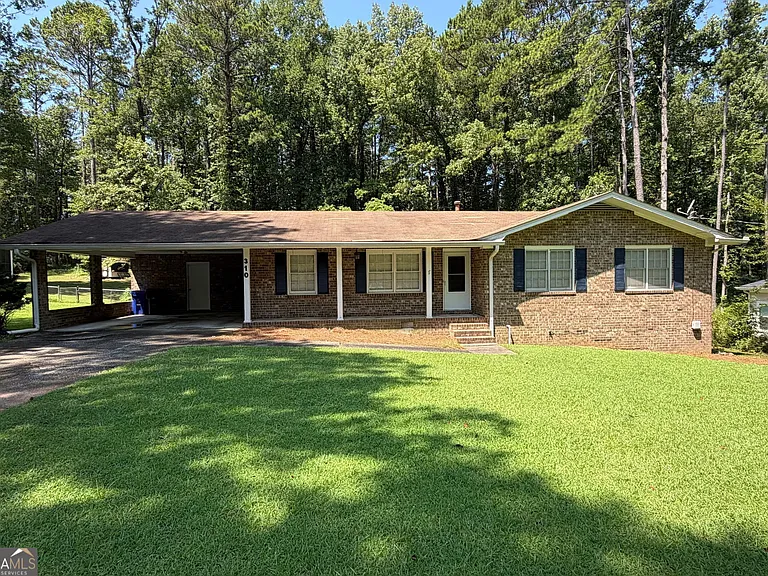 310 Sharon Dr — Photo 1