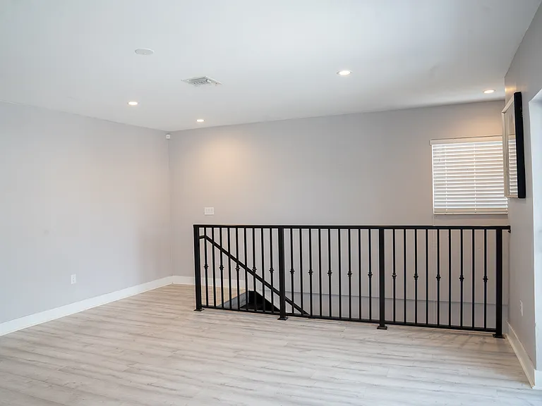 739 NW 22nd Ct #739 — Photo 5