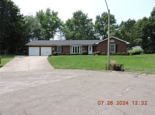 110 Country Club Ct, Danville, IL 61832