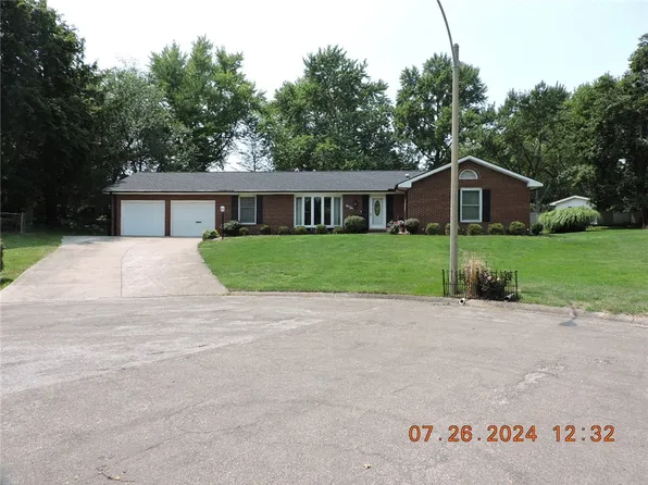 110 Country Club Ct, Danville, IL 61832