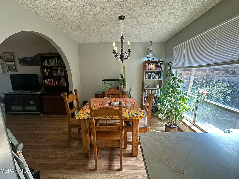 504 E University Ave — Photo 7